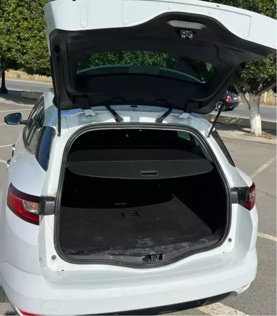 Renault Megane &pi;&rho;&omicron;&sigmaf; &epsilon;&nu;&omicron;&iota;&kappa;ί&alpha;&sigma;&eta; &sigma;&epsilon; &Pi;ά&phi;&omicron;&sigmaf;