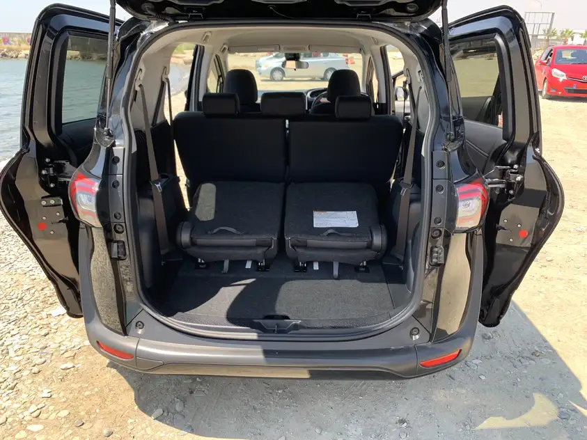 Toyota Sienta for rent in Skarinou
