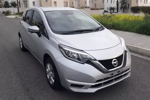 Nissan Note &pi;&rho;&omicron;&sigmaf; &epsilon;&nu;&omicron;&iota;&kappa;ί&alpha;&sigma;&eta; &sigma;&epsilon; &Kappa;ύ&pi;&rho;&omicron;&sigmaf;