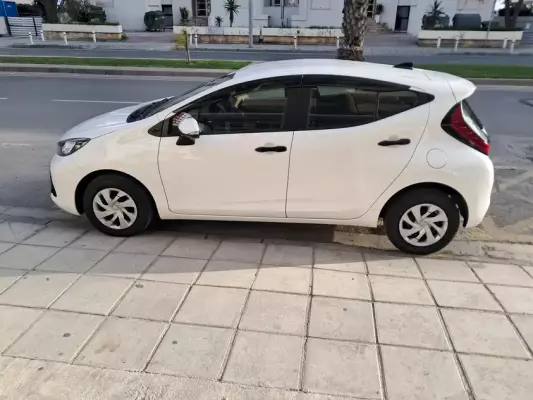 Toyota Aqua &pi;&rho;&omicron;&sigmaf; &epsilon;&nu;&omicron;&iota;&kappa;ί&alpha;&sigma;&eta; &sigma;&epsilon; &Mu;&omicron;&nu;ή