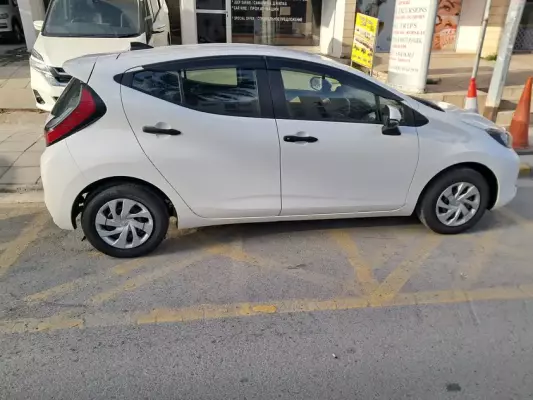 Toyota Aqua &pi;&rho;&omicron;&sigmaf; &epsilon;&nu;&omicron;&iota;&kappa;ί&alpha;&sigma;&eta; &sigma;&epsilon; &Mu;&omicron;&nu;ή