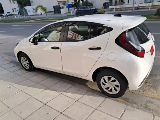Toyota Aqua &pi;&rho;&omicron;&sigmaf; &epsilon;&nu;&omicron;&iota;&kappa;ί&alpha;&sigma;&eta; &sigma;&epsilon; &Mu;&omicron;&nu;ή