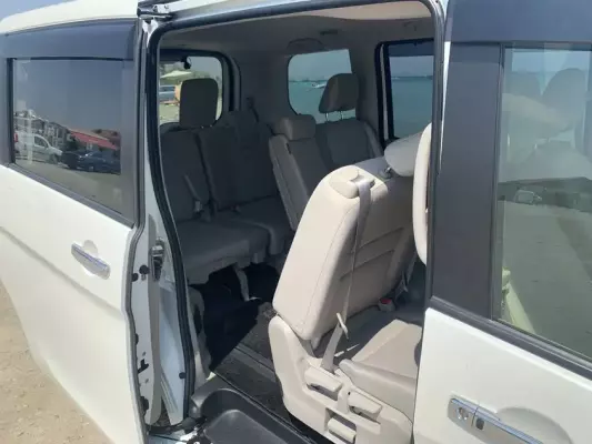 Nissan Serena for rent in Kakopetria