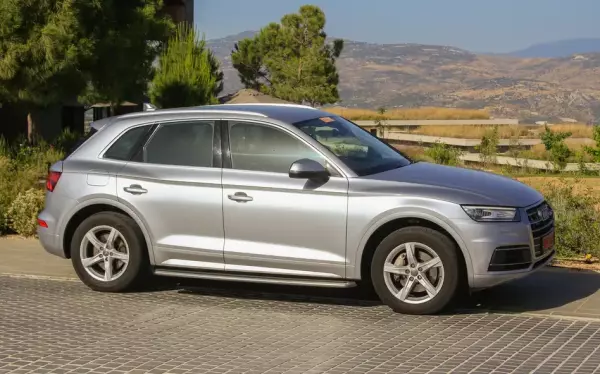 Audi Q5 &pi;&rho;&omicron;&sigmaf; &epsilon;&nu;&omicron;&iota;&kappa;ί&alpha;&sigma;&eta; &sigma;&epsilon; &Kappa;ύ&pi;&rho;&omicron;&sigmaf;