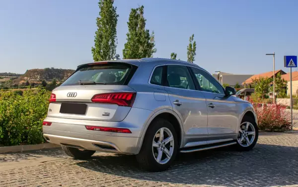 Audi Q5 &pi;&rho;&omicron;&sigmaf; &epsilon;&nu;&omicron;&iota;&kappa;ί&alpha;&sigma;&eta; &sigma;&epsilon; &Kappa;ύ&pi;&rho;&omicron;&sigmaf;